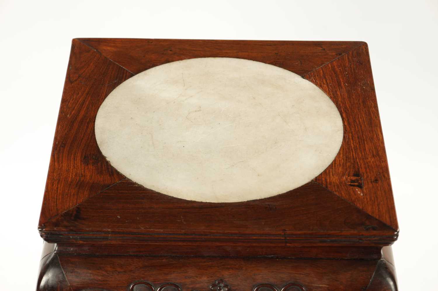 A 19TH CENTURY CHINESE HARDWOOD JARDINIERE STAND - Image 3 of 7