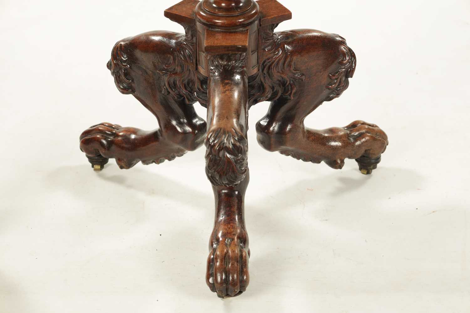 A RARE 18TH CENTURY WALNUT TRIPOD TABLE - Image 5 of 6