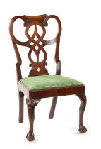 A MID 18TH CENTURY WALNUT SIDE CHAIR IN THE MANNER OF ROBERT MAINWARING