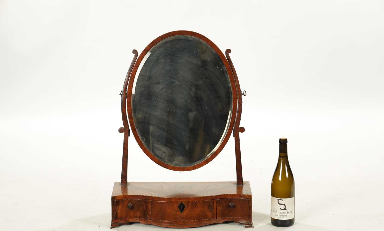 A GEORGE III MAHOGANY SERPENTINE DRESSING TABLE MIRROR - Image 2 of 6