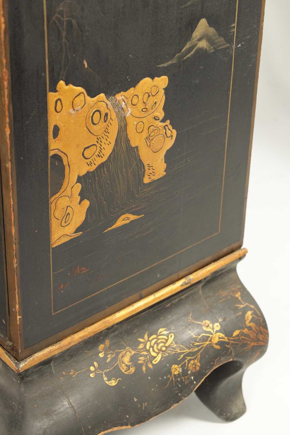 AN ENGLISH REGENCY CHINOISERIE DECORATED LACQUERWORK CABINET ON STAND - Image 8 of 9