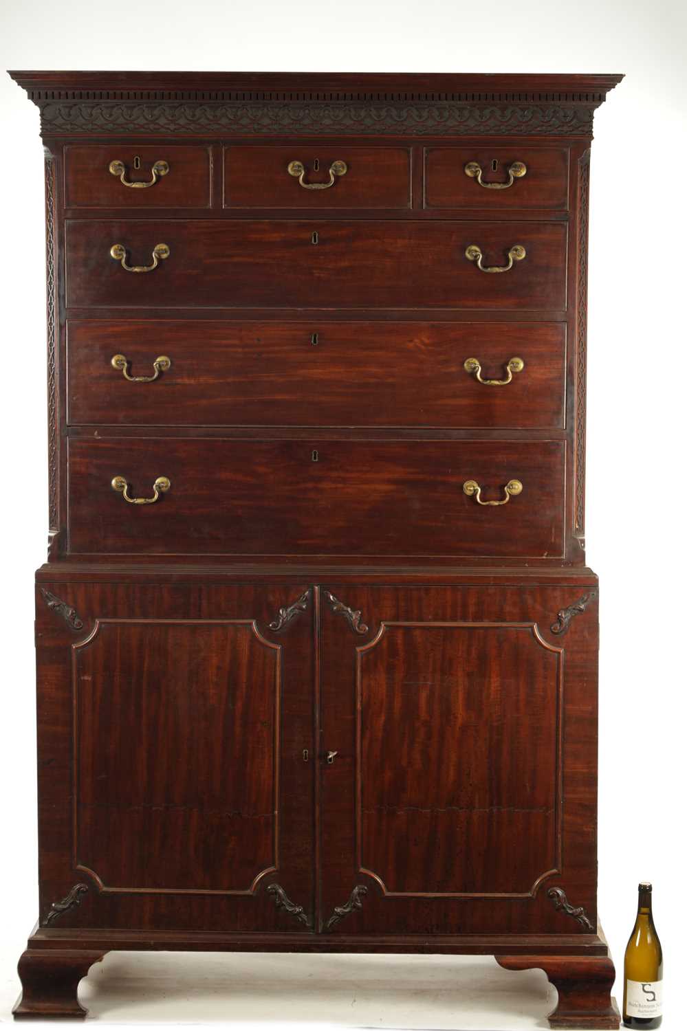 A FINE GEORGE III CHIPPENDALE DESIGN MAHOGANY SECRETAIRE CHEST ON CABINET FROM THE LILFORD ESTATE - Image 2 of 8