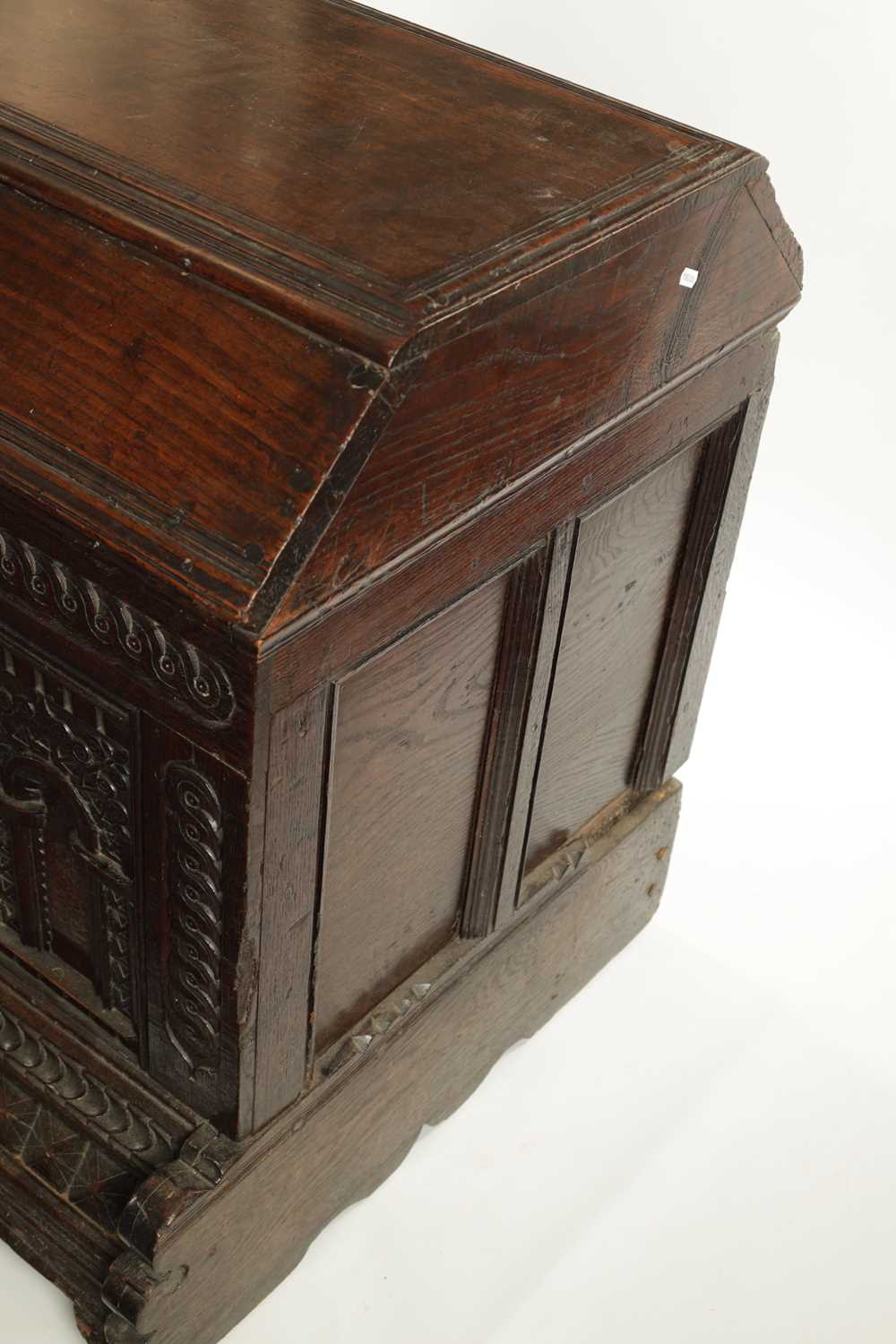 AN EARLY 18TH CENTURY FLEMISH OAK KIST DATED 1718 - Image 10 of 10