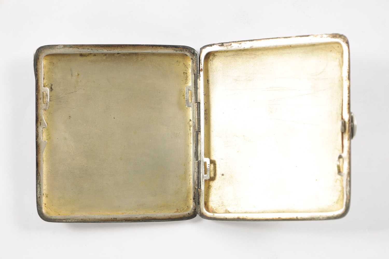 A 19TH CENTURY SILVER AND ENAMEL CIGARETTE CASE - Image 2 of 4