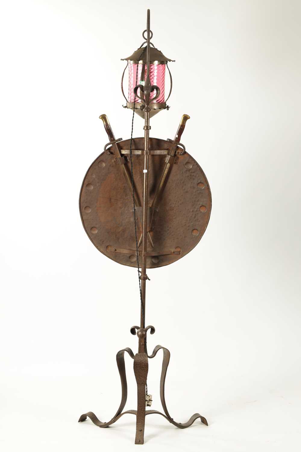 A STYLISH ARTS AND CRAFTS PLANISHED COPPER AND STEEL ADJUSTABLE STANDARD LAMP - Image 7 of 14
