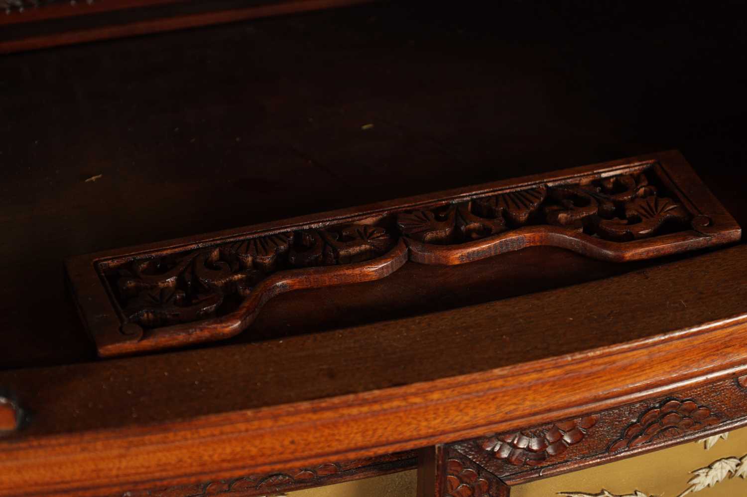 A FINE JAPENESE MEIJI PERIOD CARVED HARDWOOD SHIBIYAMA COLLECTOR’S CABINET - Image 8 of 11