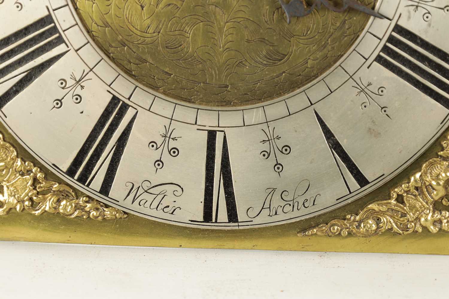 WALTER ARCHER. AN EARLY 18TH CENTURY 30HR HOOK AND SPIKE WALL CLOCK - Image 3 of 9