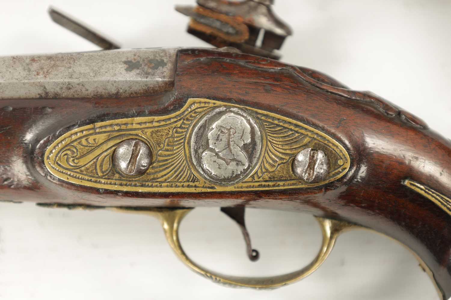 A PAIR OF 18TH CENTURY BRASS MOUNTED SPANISH FLINTLOCK PISTOLS - Image 6 of 9