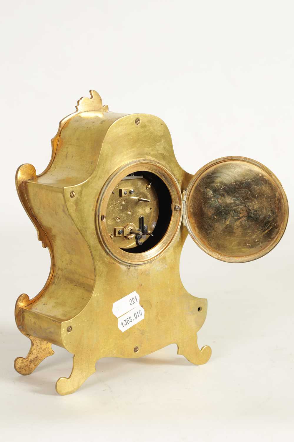 A LATE 19TH CENTURY BRASS AND CHAMPLEVE ENAMEL MANTEL CLOCK - Image 9 of 10