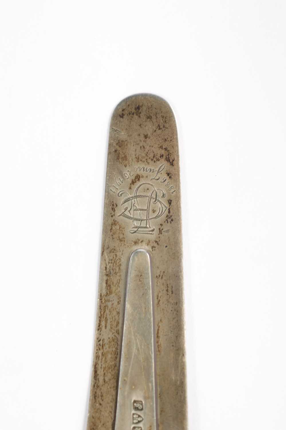 AN EARLY 20TH CENTURY SILVER NOVELTY BOOKMARK FORMED AS AN OWL - Image 3 of 6