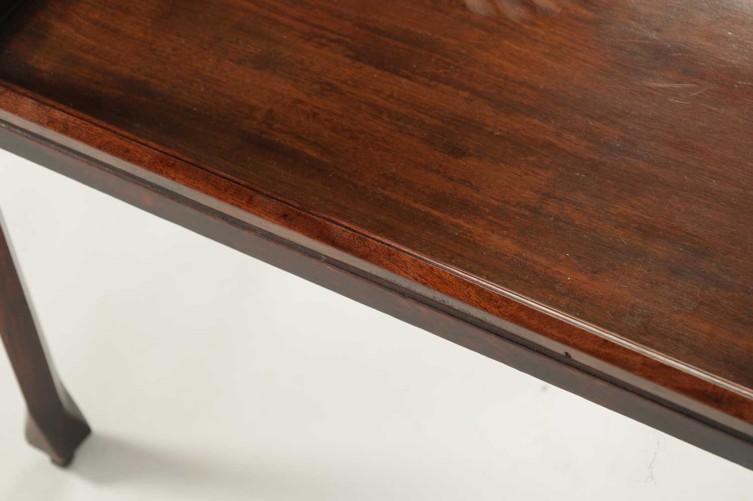 A RARE AND UNUSUAL GEORGE II MAHOGANY ARTIST’S TABLE IN THE MANNER OF THOMAS CHIPPENDALE - Image 5 of 14