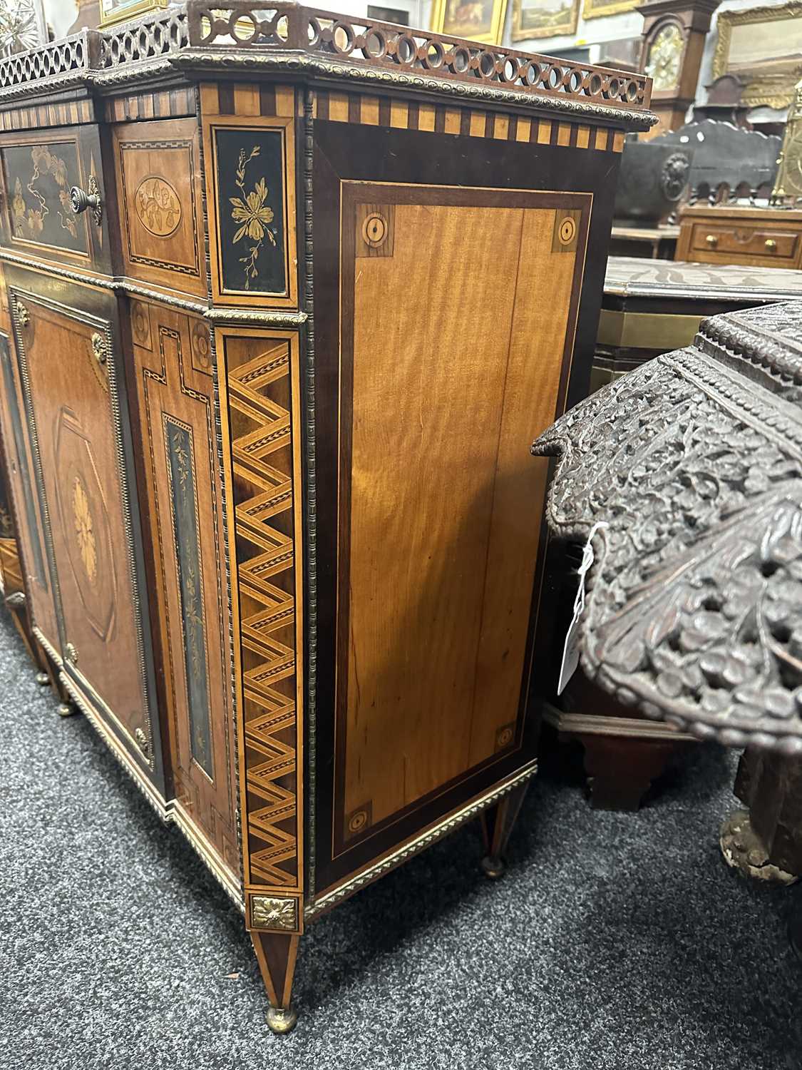 A FINE PAIR OF 18TH CENTURY CONTINENTAL SATINWOOD AND MAHOGANY LACQUERWORK AND INLAID SIDE CABINETS - Image 14 of 15