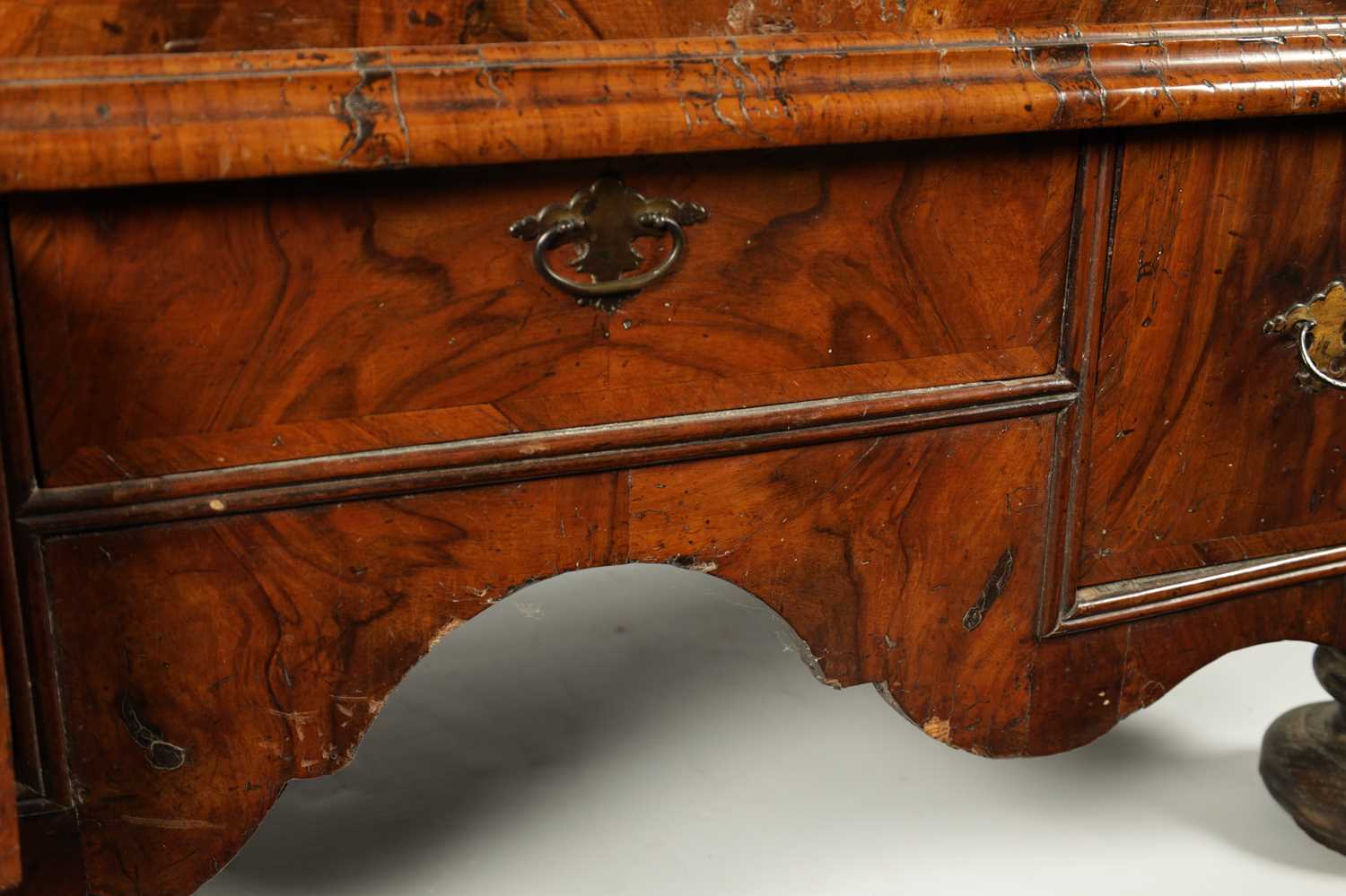 AN EARLY 18TH CENTURY WALNUT CHEST ON STAND - Image 11 of 16