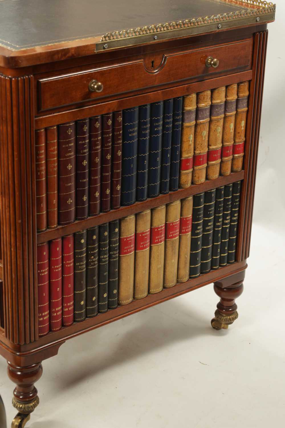 A 20TH CENTURY FRENCH MAHOGANY DESK - Image 6 of 11