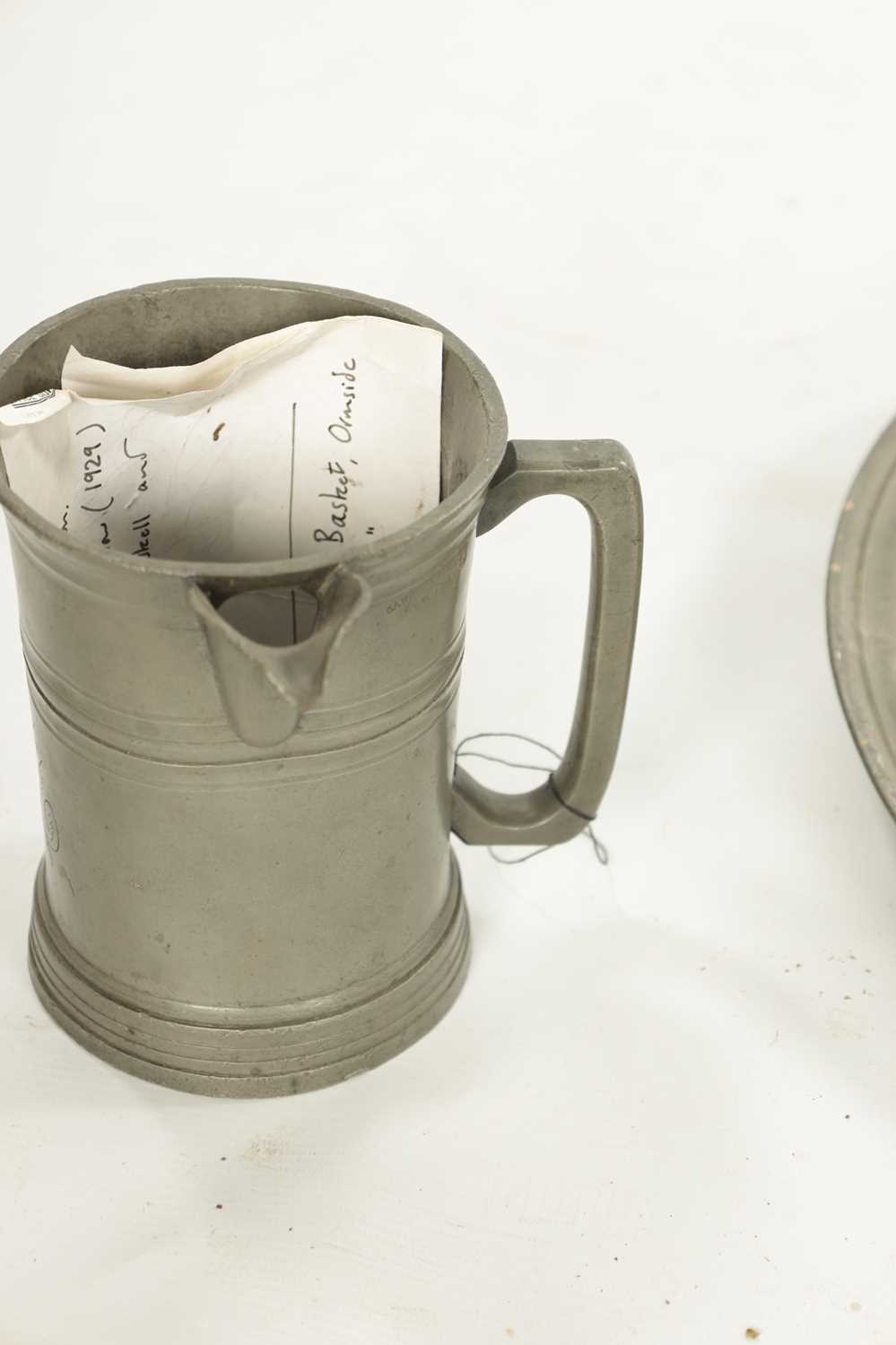 A SET OF FOUR 18TH CENTURY PEWTER PLATES AND A LIPPED TANKARD - Image 11 of 18