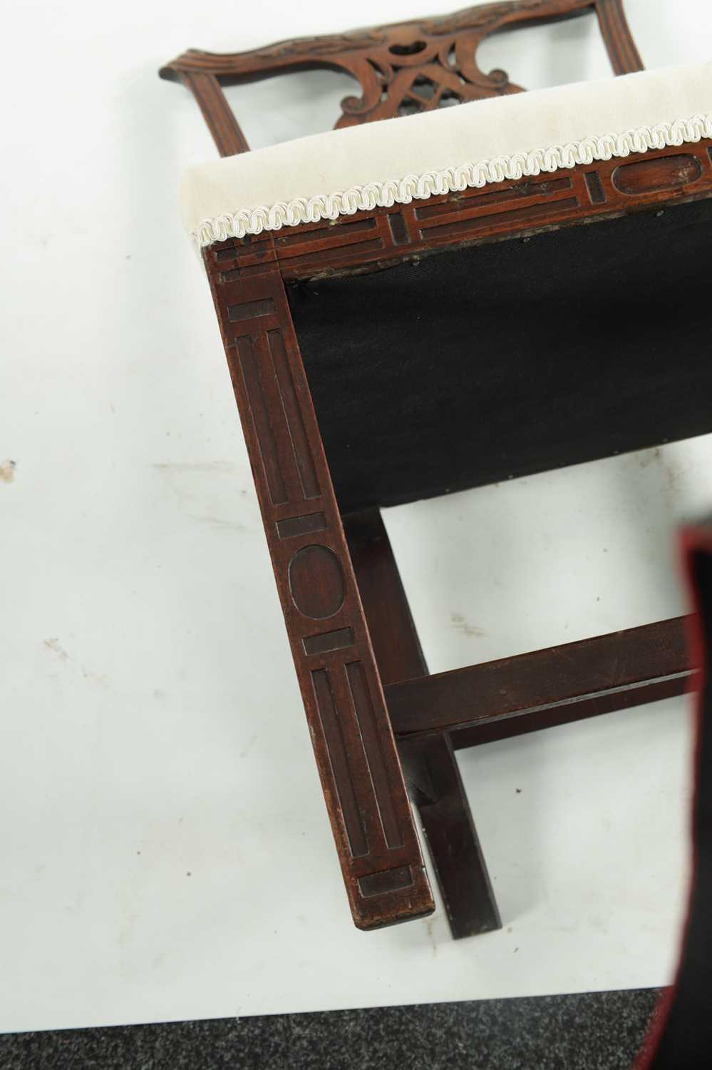 A GEORGE III MAHOGANY CHIPPENDALE STYLE SIDE CHAIR - Image 6 of 6