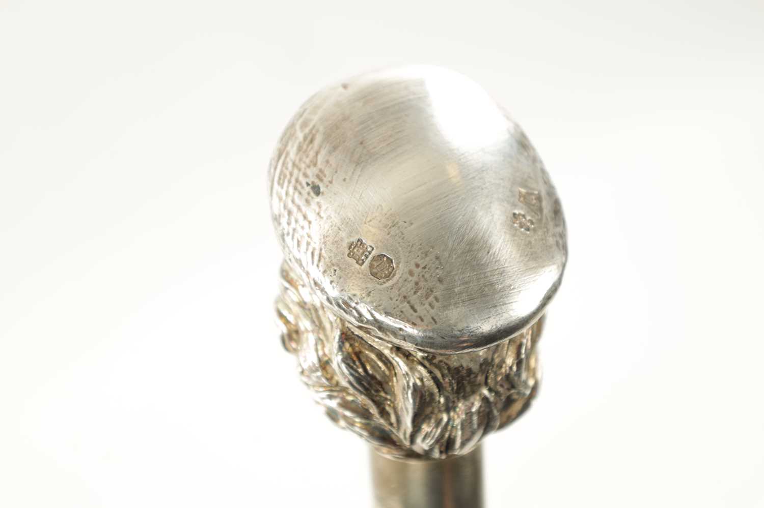 A 20TH CENTURY ITALIAN SILVER PLATE FIGURAL TOPPED WALKING STICK - Image 4 of 7