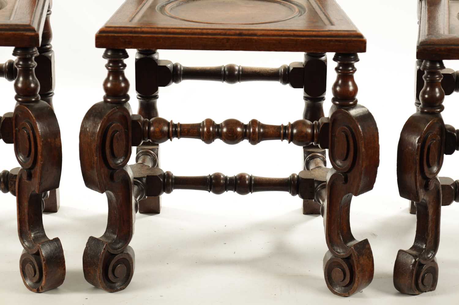 A RARE SET OF TEN EARLY 18TH CENTURY WILLIAM AND MARY STYLE OAK CHAIRS - Image 10 of 12