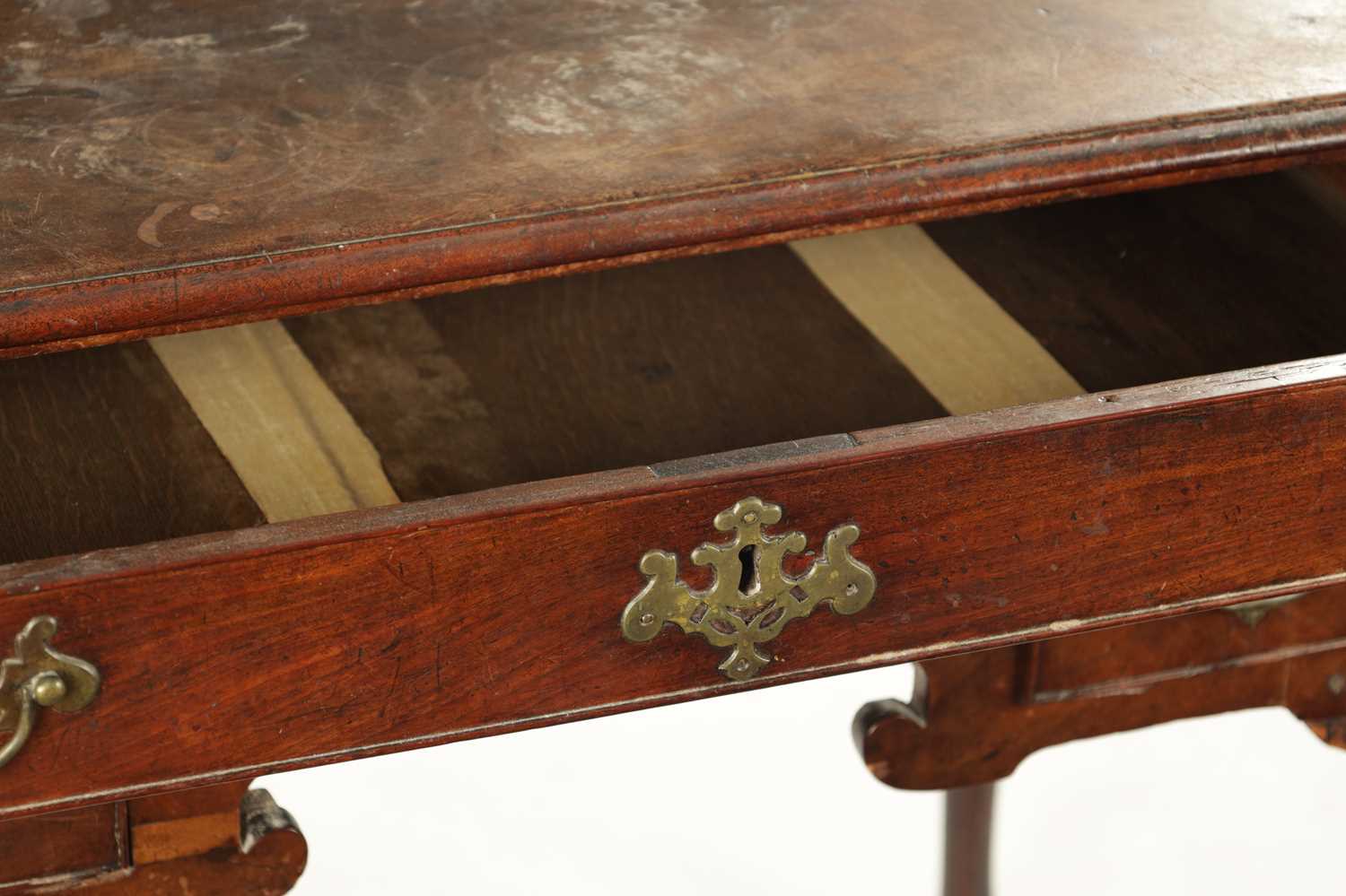 A MID 18TH CENTURY MAHOGANY LOWBOY - Image 6 of 10