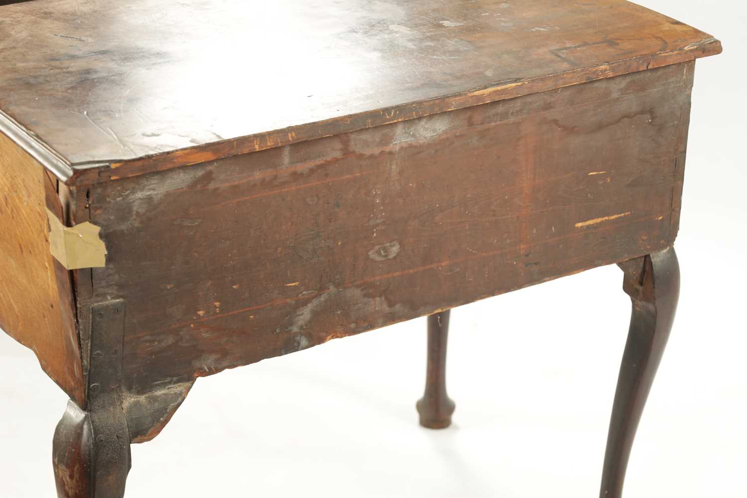 A MID 18TH CENTURY MAHOGANY LOWBOY - Image 10 of 10