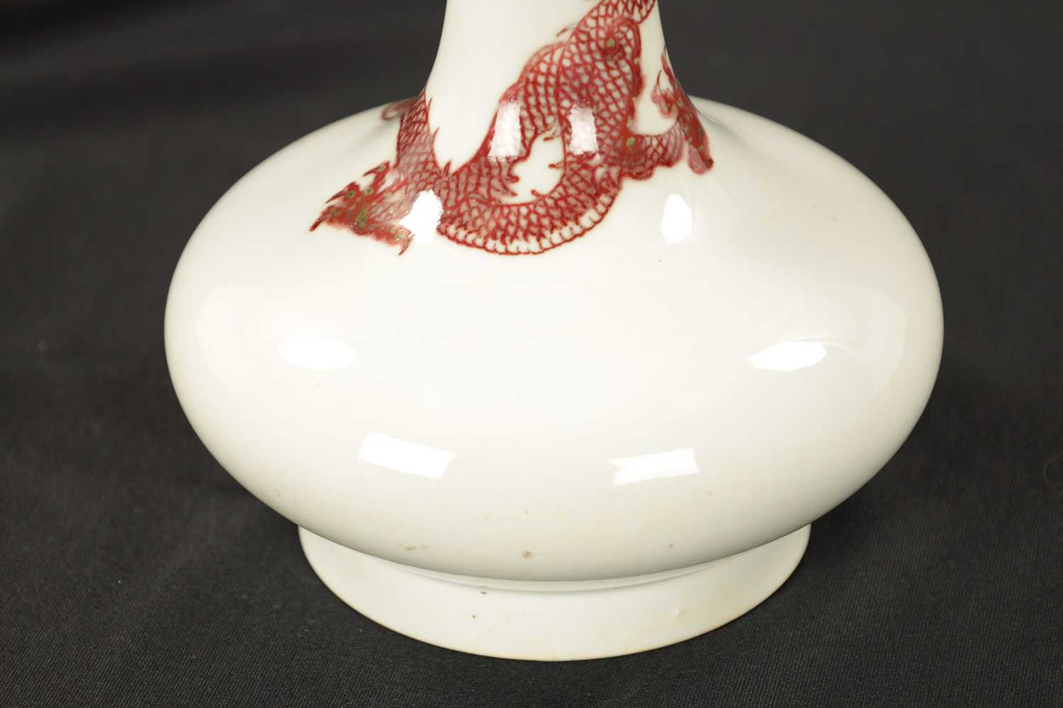 A 19TH CENTURY CHINESE IRON RED BOTTLE VASE - Image 5 of 12