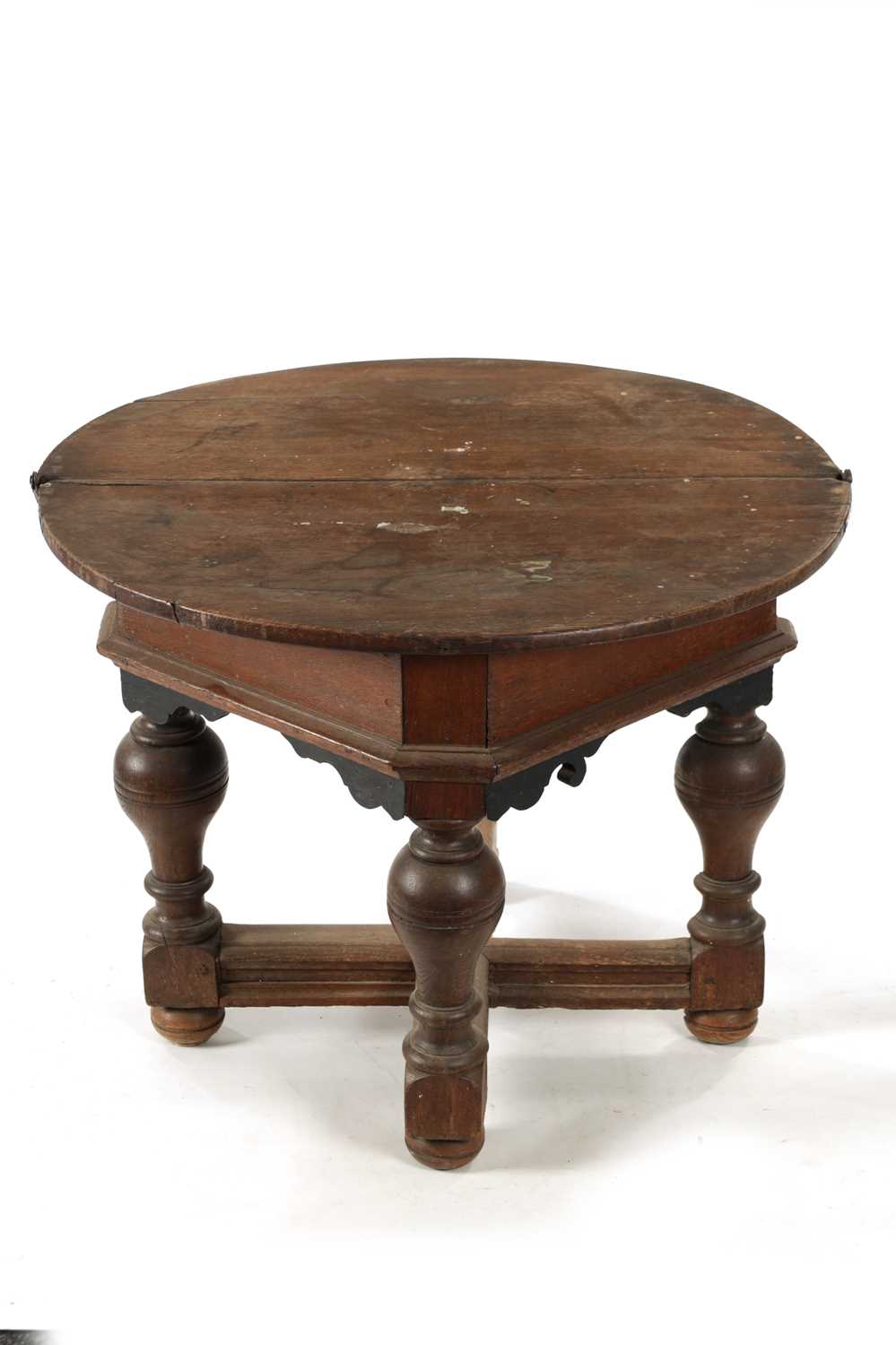 A LATE 17TH CENTURY OAK CREDENCE TABLE - Image 2 of 3