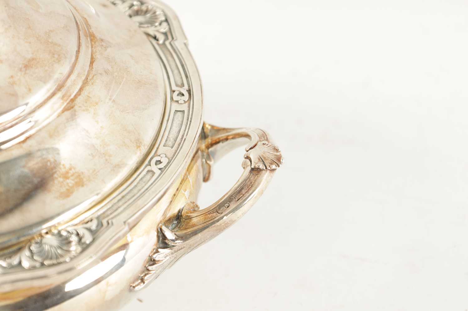 A 19TH CENTURY CONTINENTAL SILVER TWO-HANDLED LIDDED VEGETABLE DISH - Image 3 of 11