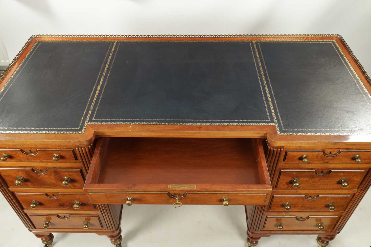 A 20TH CENTURY FRENCH MAHOGANY DESK - Image 10 of 11