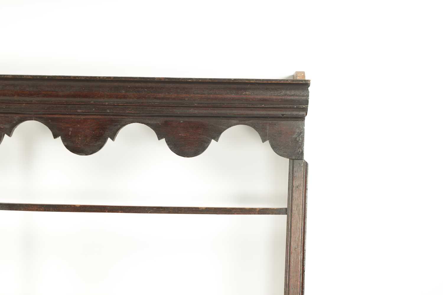 AN 18TH CENTURY OAK HANGING DELFT RACK - Image 3 of 5