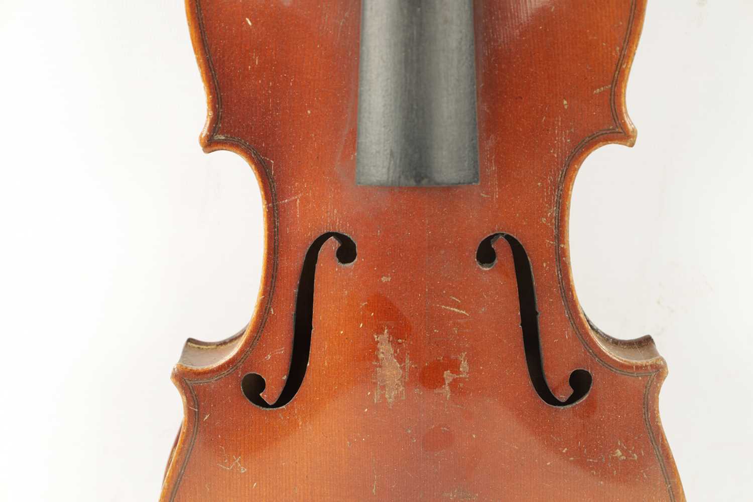 AN OLD FRENCH VIOLIN LABELLED MEDIO FINO - Image 9 of 9