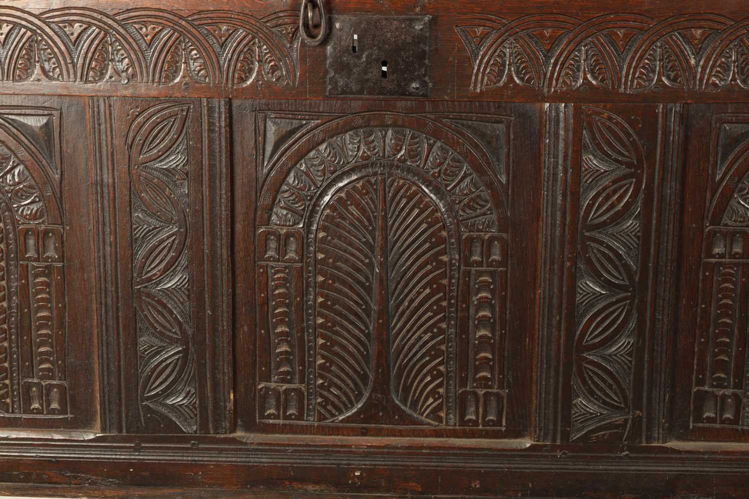 A LARGE 17TH CENTURY CARVED THREE PANELLED OAK COFFER - Image 7 of 7