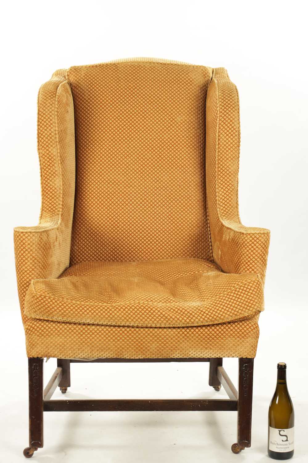 A GEORGE III STYLE MAHOGANY WING BACK UPHOLSTERED ARMCHAIR - Image 7 of 17