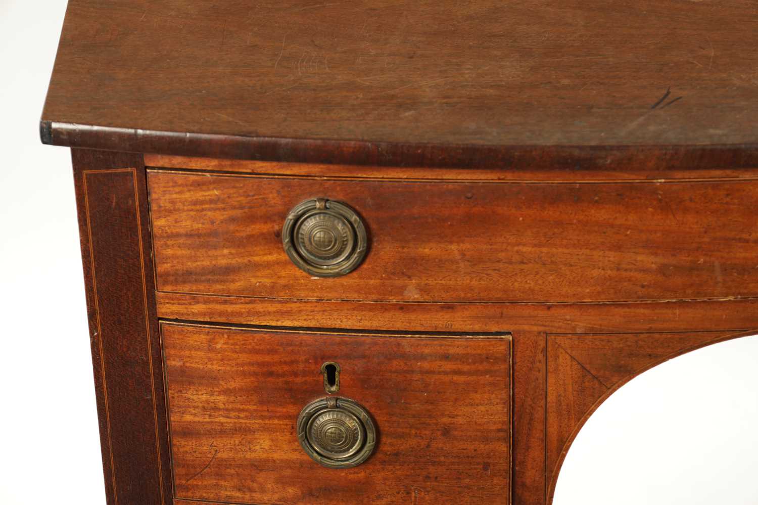A REGENCY GILLOWS STYLE MAHOGANY BOW FRONTED SIDE TABLE - Image 2 of 5