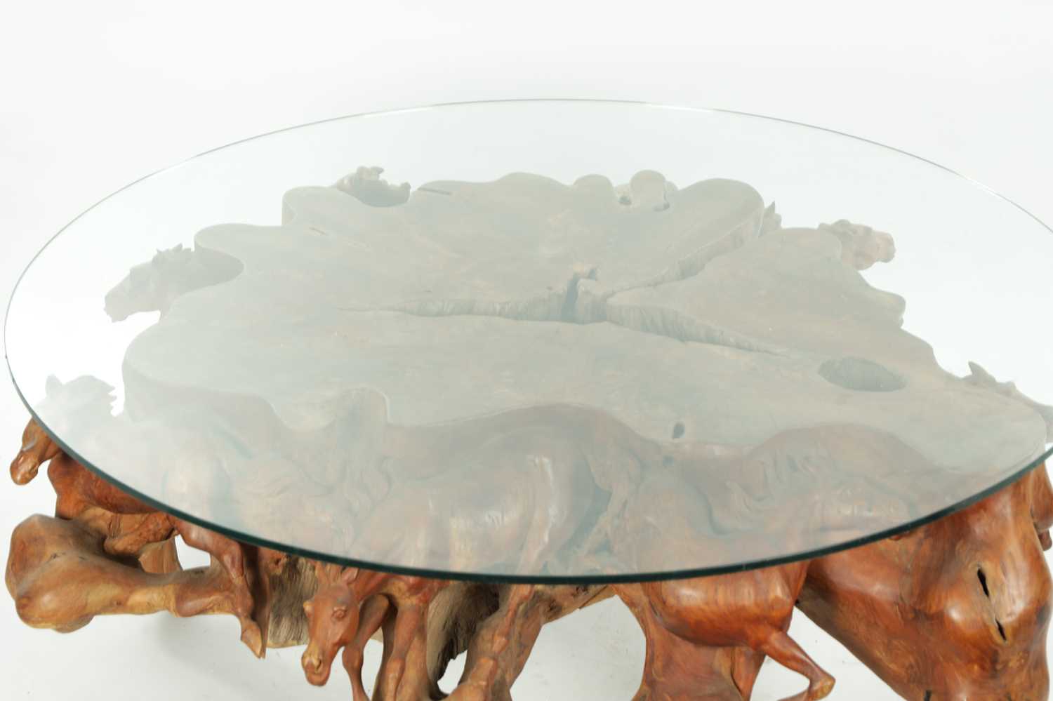 A STYLISH CARVED ROOT WOOD COFFEE TABLE - Image 4 of 4