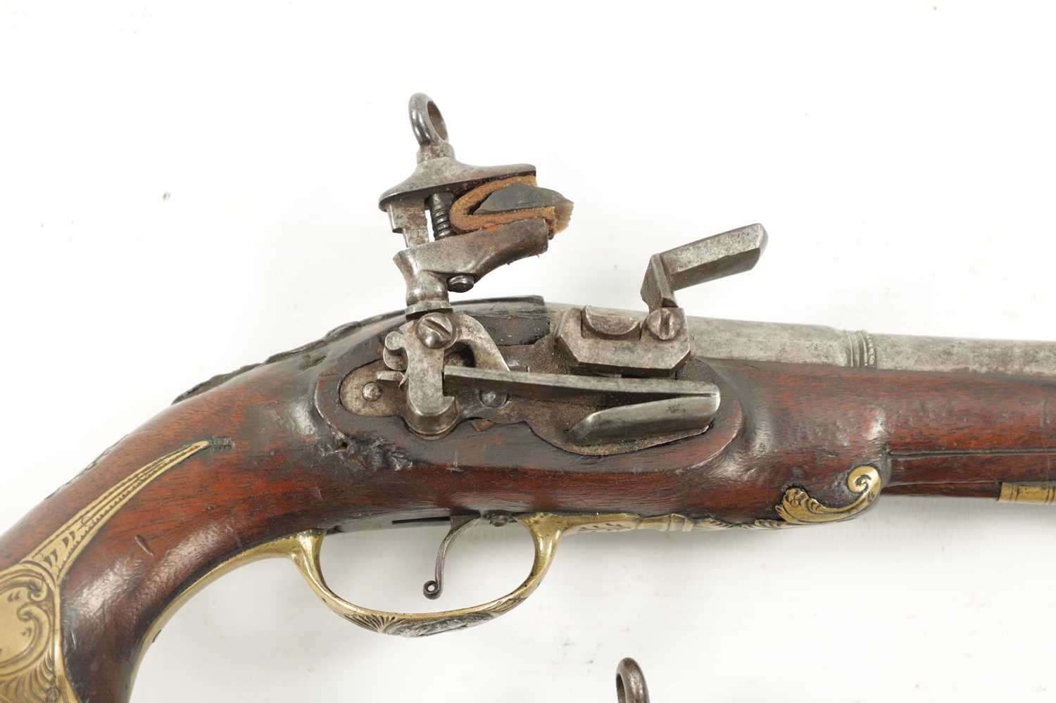 A PAIR OF 18TH CENTURY BRASS MOUNTED SPANISH FLINTLOCK PISTOLS - Image 2 of 9