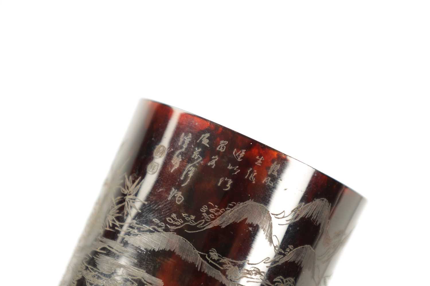 A PAIR OF 19TH CENTURY CHINESE ENGRAVED TORTOISESHELL BEAKERS - Image 5 of 8