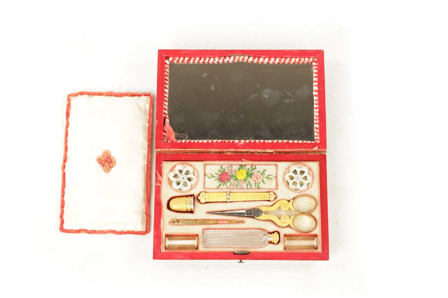 A 14CT GOLD 19TH CENTURY FRENCH PALAIS ROYAL MINIATURE SEWING KIT