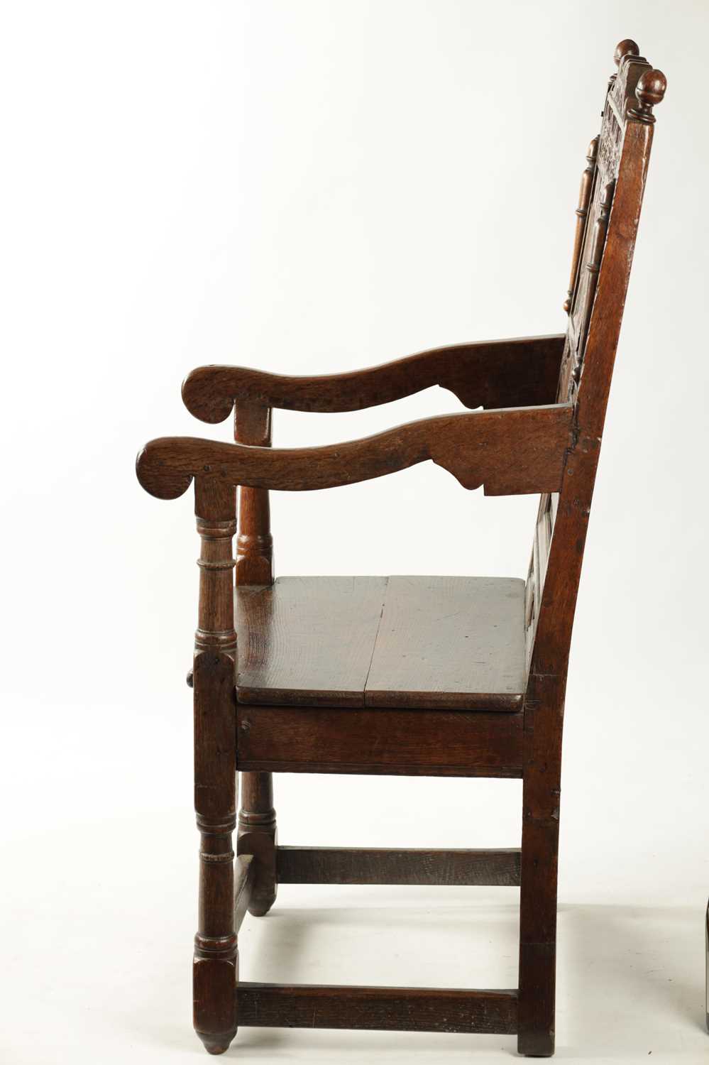 A 17TH CENTURY CARVED OAK JACOBEAN STYLE WAINSCOT CHAIR - Image 6 of 13