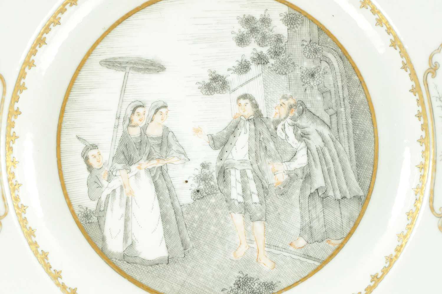 AN 18TH CENTURY QIANLONG CHINESE EXPORT PORCELAIN GRISAILLE DECORATED PLATE - Image 2 of 14