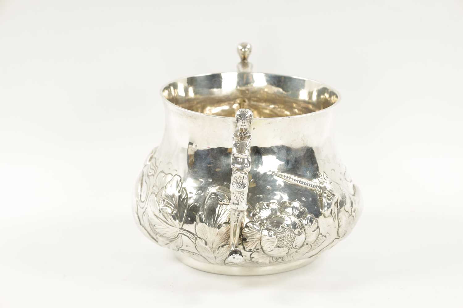 A FINE CHARLES II OVERSIZED SILVER PORRINGER - Image 5 of 8