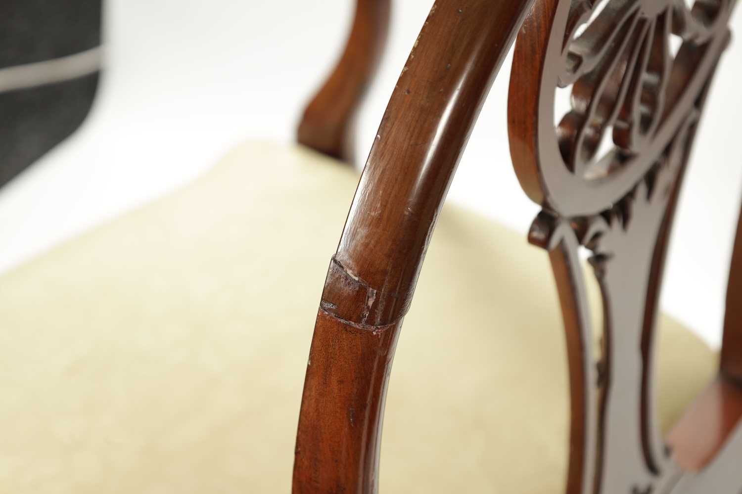 A PAIR OF 19TH CENTURY HEPPLEWHITE STYLE MAHOGANY ARMCHAIRS - Image 8 of 12