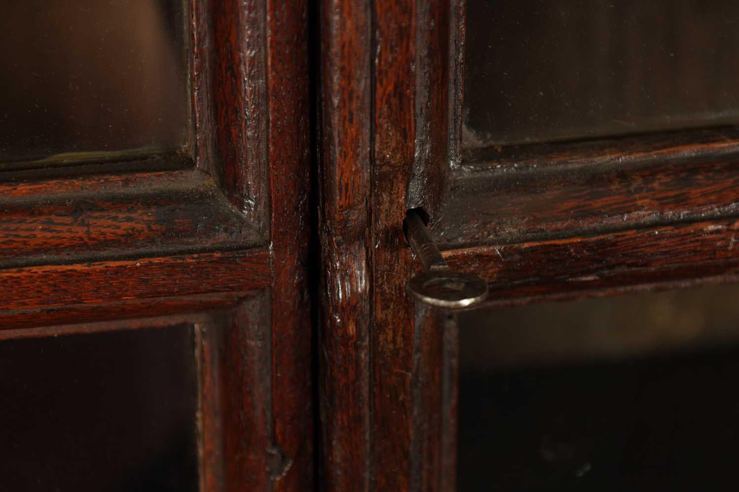 AN UNUSUAL QUEEN ANNE OAK KNEEHOLE BUREAU BOOKCASE - Image 3 of 5