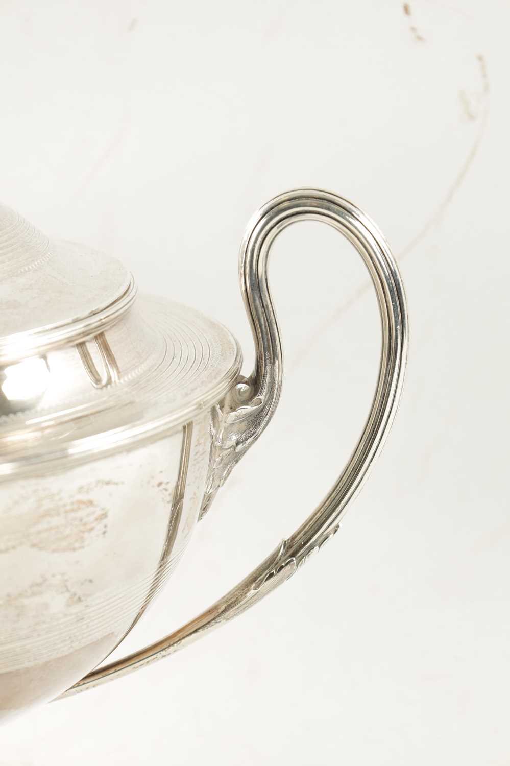 A LARGE LATE 19TH CENTURY SILVER SOUP TUREEN - Image 5 of 6