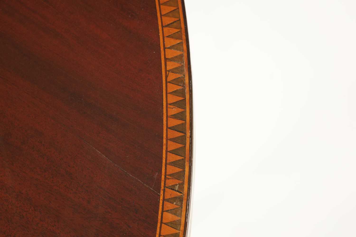 A GEORGE III FIGURED MAHOGANY SCOTTISH DEMI LUNE TEA TABLE - Image 7 of 8