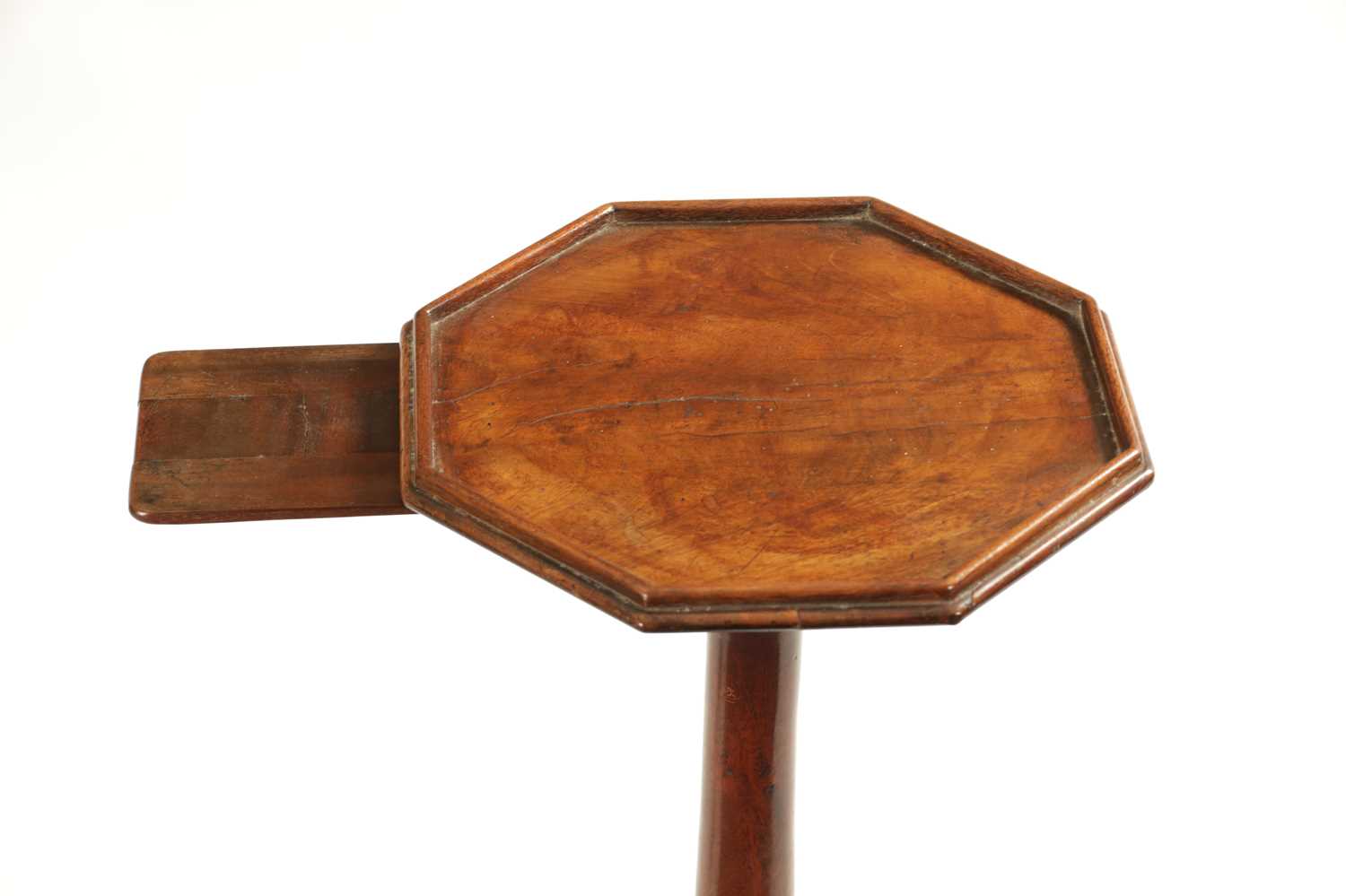 A GEORGE III MAHOGANY OCTAGONAL TOP KETTLE STAND - Image 4 of 5