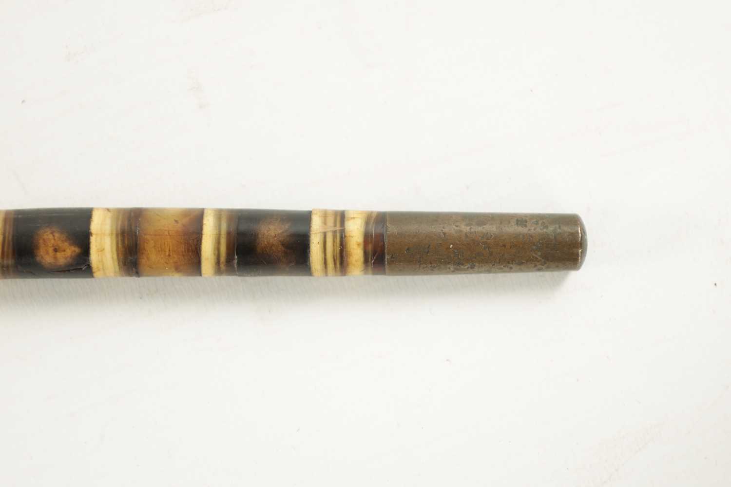 A LATE 19TH CENTURY SEGMENTED HORN AND BONE WALKING STICK - Image 3 of 4