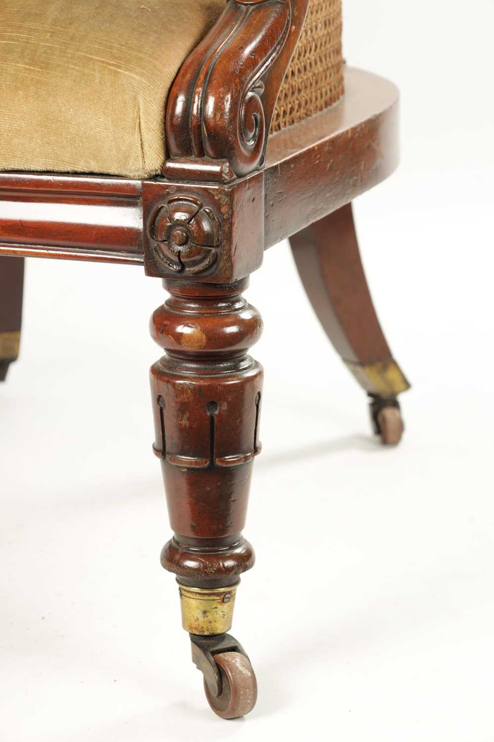 A GOOD WILLIAM V CARVED MAHOGANY BERGERE LIBRARY CHAIR WITH OLD LANCASTER PAPER LABEL - POSSIBLY GIL - Image 2 of 15