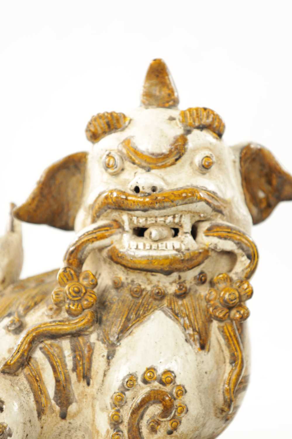 A PAIR OF 19TH CENTURY CHINESE CERAMIC FOO DOGS - Image 3 of 7
