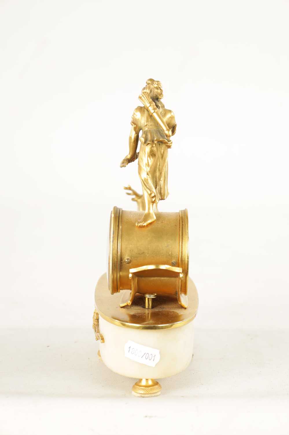 A LATE 19TH CENTURY FRENCH ORMOLU AND MARBLE MANTEL CLOCK - Image 6 of 8