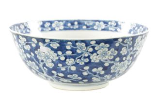 A LARGE 19TH CENTURY CHINESE BLUE AND WHITE PORCELAIN PRUNUS BOWL